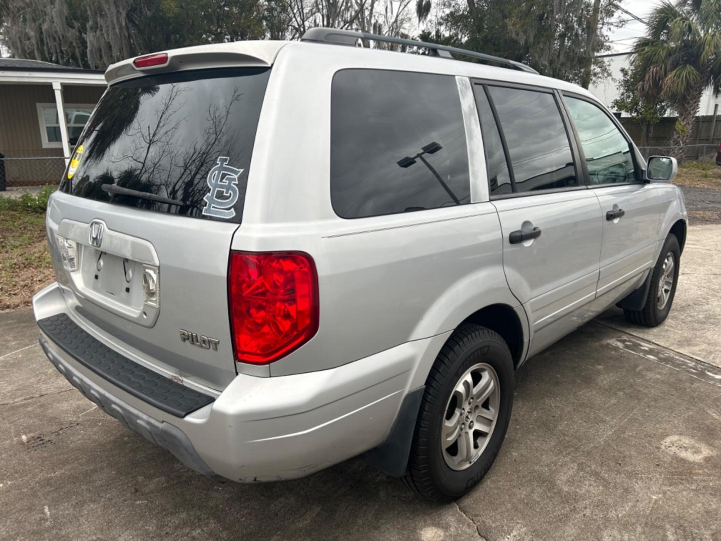 2003 Honda Pilot (2HKYF184X3H) , located at 1758 Cassat Ave., Jacksonville, FL, 32210, (904) 384-2799, 30.286720, -81.730652 - $3000.00 CASH 2003 HONDA PILOT 281,537 MILES 3RD ROW SEATING 4-DOOR AUTOMATIC TRANSMISSION ICE COLD AIR CONDITIONING RUNS GREAT HONDA QUALITY GREAT PRICE!! CALL US TODAY @ 904-384-2799 THIS ONE WON'T LAST!!! - Photo#3